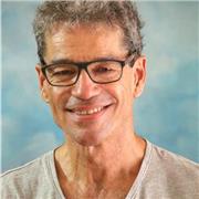 Ciao Sono Roberto, Fotografo professionista, insegno fotografia digitale e analogica a ragazzi e adulti, online o in presenza :)